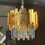 Candelabru Modern Prism Gold 30 cm – Cristal K9 Premium, 3 Surse, Finisaj Auriu Mat Texturat