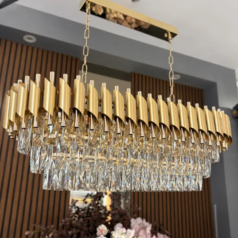 Aplică decorativă într-un interior primitor