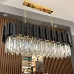 Candelabru Modern Prism Black – Grand Edition, 81 cm – Cristal K9 Premium Transparent și Metal Negru Mat, 8 Becuri E14, Design Liniar Exclusiv pentru Dining și Insulă Bucătărie - imagine 2