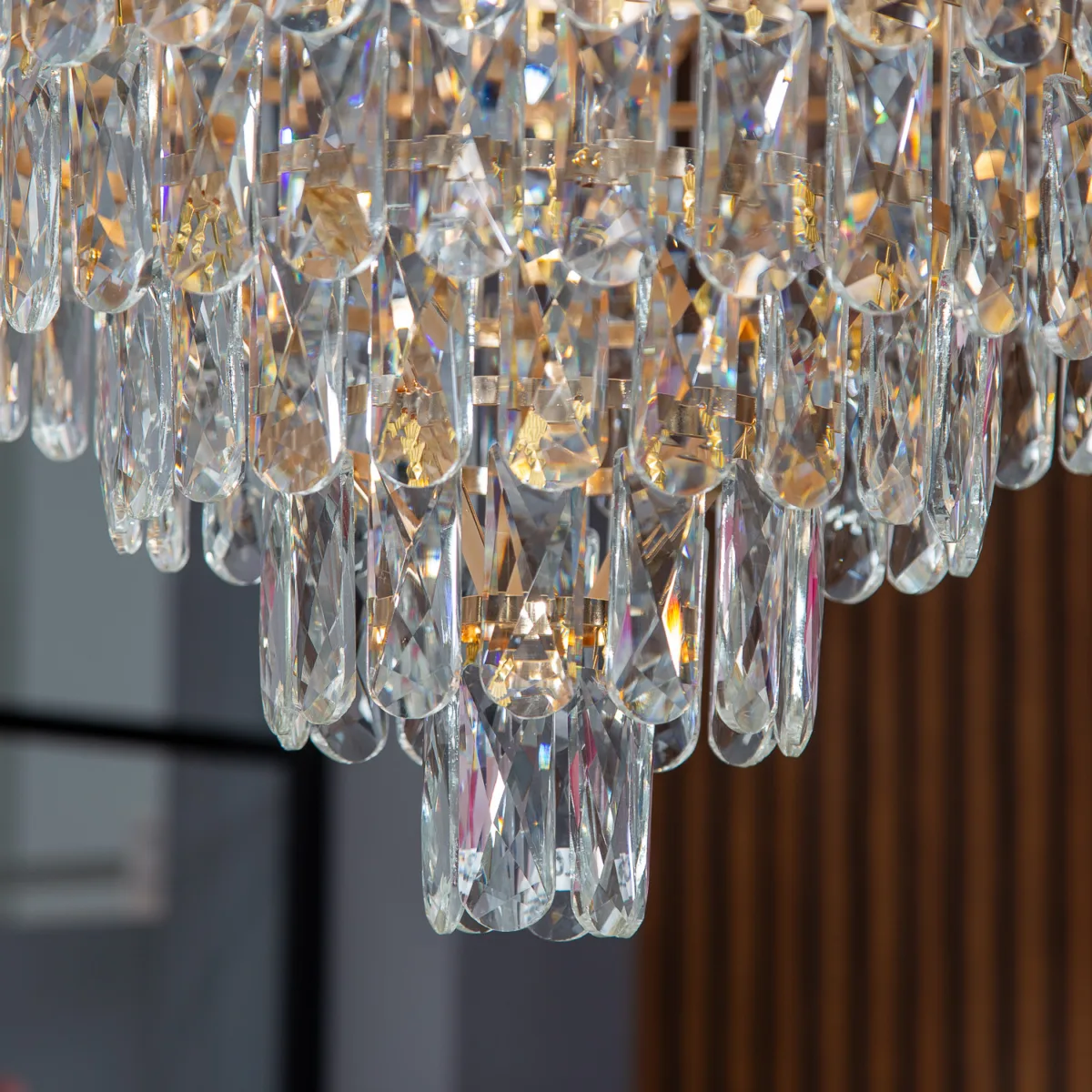 Candelabru Cristal Ice Cascade Golden 60 cm – Cristal K9 Premium și Metal Auriu, 8 Surse E14, Design Modern de Lux pentru Living-uri și Dormitoare - imagine 15