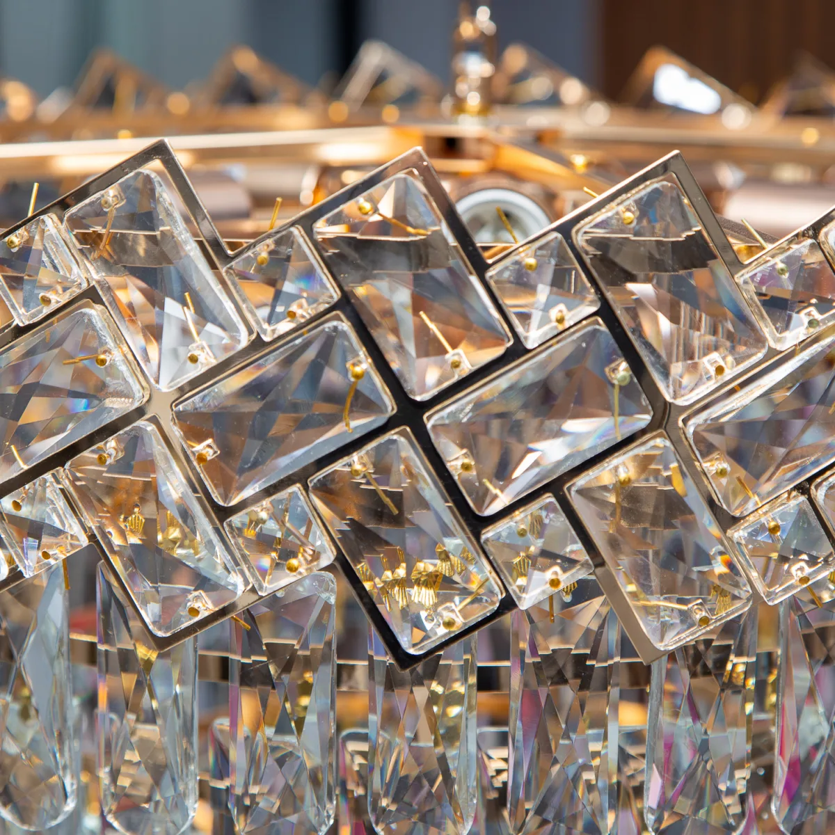 Candelabru Cristal Ice Cascade Golden 60 cm – Cristal K9 Premium și Metal Auriu, 8 Surse E14, Design Modern de Lux pentru Living-uri și Dormitoare - imagine 17