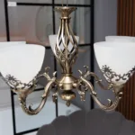 Candelabru Clasic Vintage Bronze – Lustră cu 5 Surse de Lumină, Abajururi din Sticlă Mată și Detalii Filigran, Ideal pentru Living sau Dining - imagine 4