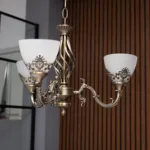 Candelabru Clasic Vintage Bronze – Lustră cu 5 Surse de Lumină, Abajururi din Sticlă Mată și Detalii Filigran, Ideală pentru Hol, Bucătărie sau Dormitor - imagine 3