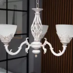 Candelabru Vintage Alb-Antichizat cu 3 Surse de Lumină, Abajururi din Sticlă Mată și Detalii Filigran Ideal pentru Living, Dining sau Dormitoar - imagine 2