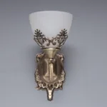 Aplica Vintage Bronz cu 1 Sursă de Lumină – Abajur din Sticlă Mată și Detalii Filigran, Ideală pentru Hol, Dormitor sau Completarea Setului Clasic
