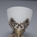 Aplica Vintage Bronz cu 1 Sursă de Lumină – Abajur din Sticlă Mată și Detalii Filigran, Ideală pentru Hol, Dormitor sau Completarea Setului Clasic - imagine 2