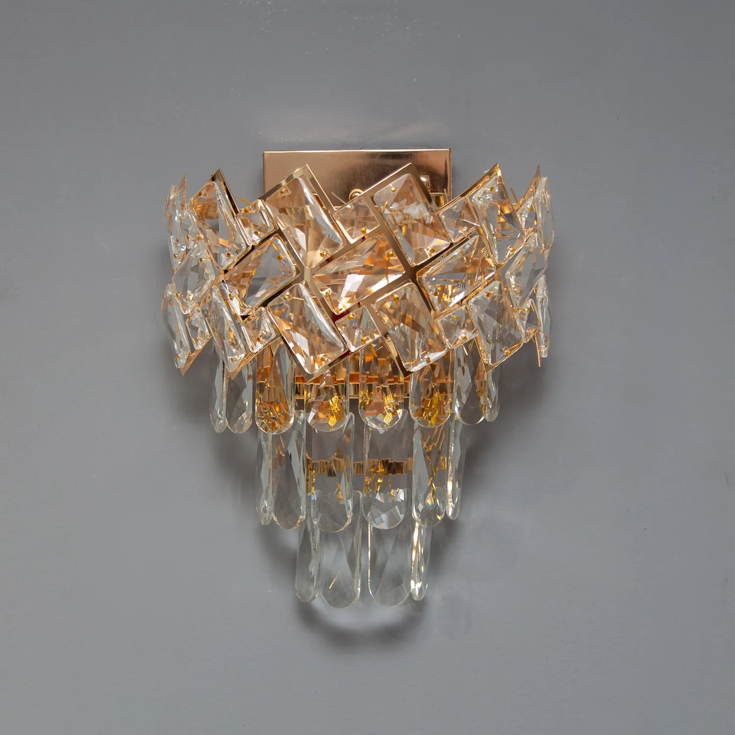 IMG_8898 Aplică Cristal Ice Cascade Golden – Cristal K9 Premium și Metal Auriu, 2 Becuri E27, Design Elegant pentru Living, Dormitor și Hol - imagine 1
