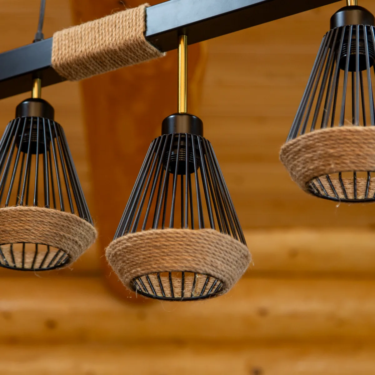 Lustră Suspendată Liniară Rustic-Industrială 73 cm – Metal Negru cu Accente din Sfoară Naturală, 4 Becuri E27 - imagine 3