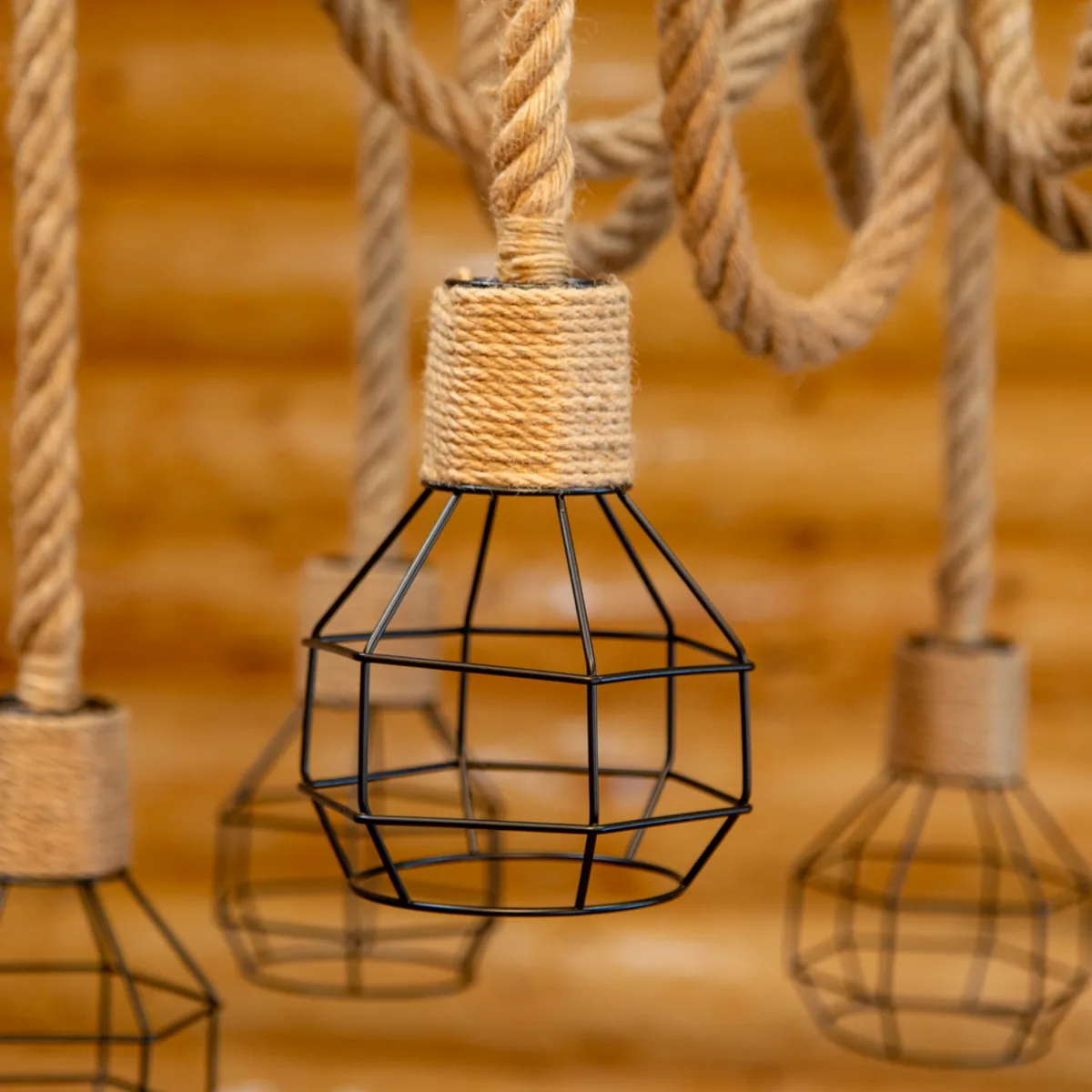 Candelabru Suspendat Rustic cu 6 Pendule 72 cm – Metal Negru și Sfoară Naturală, 6 Becuri E27 - imagine 7