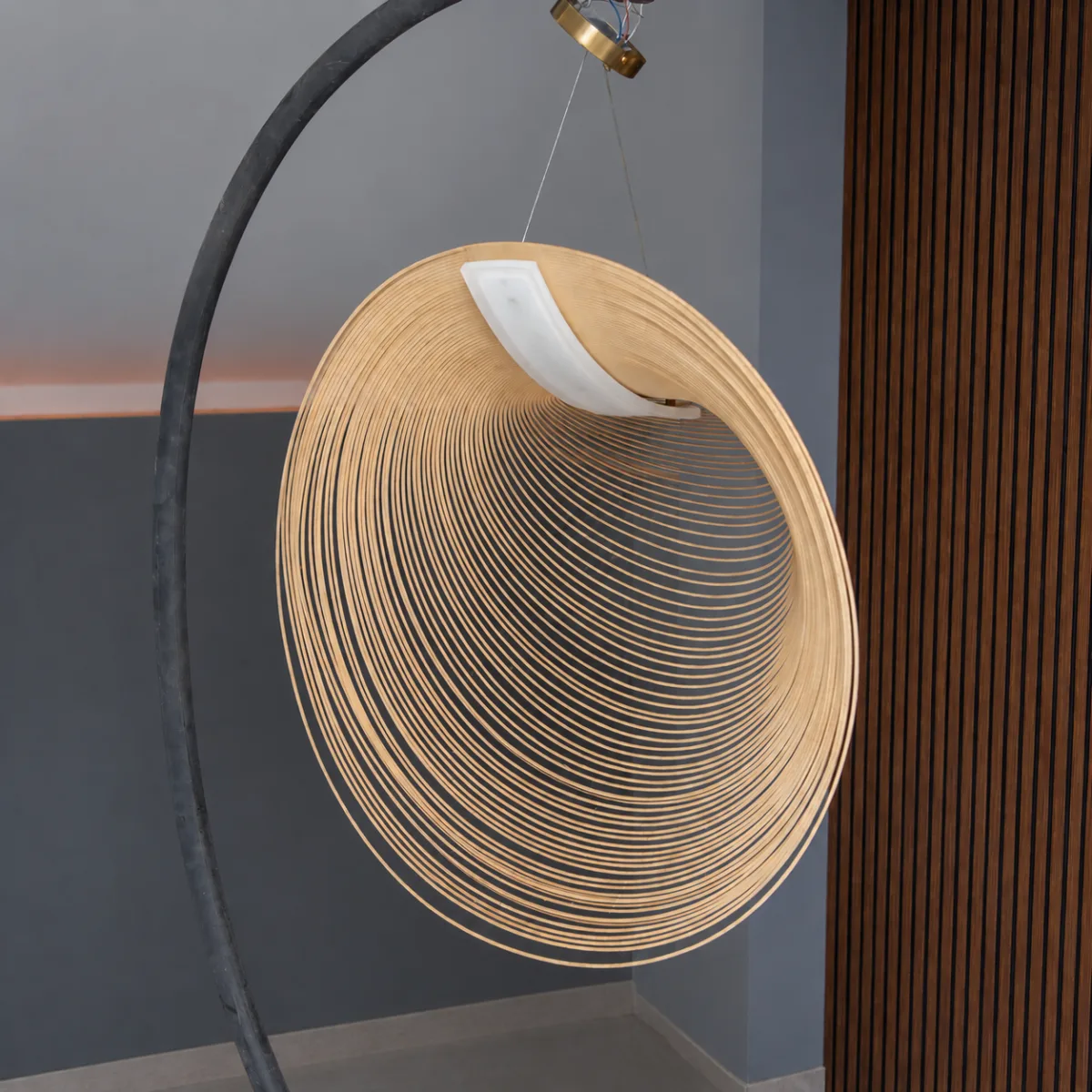Lustră LED Suspendată Spirală Ovală 80 cm – Structură Aurie cu Design Circular, LED Integrat - imagine 2