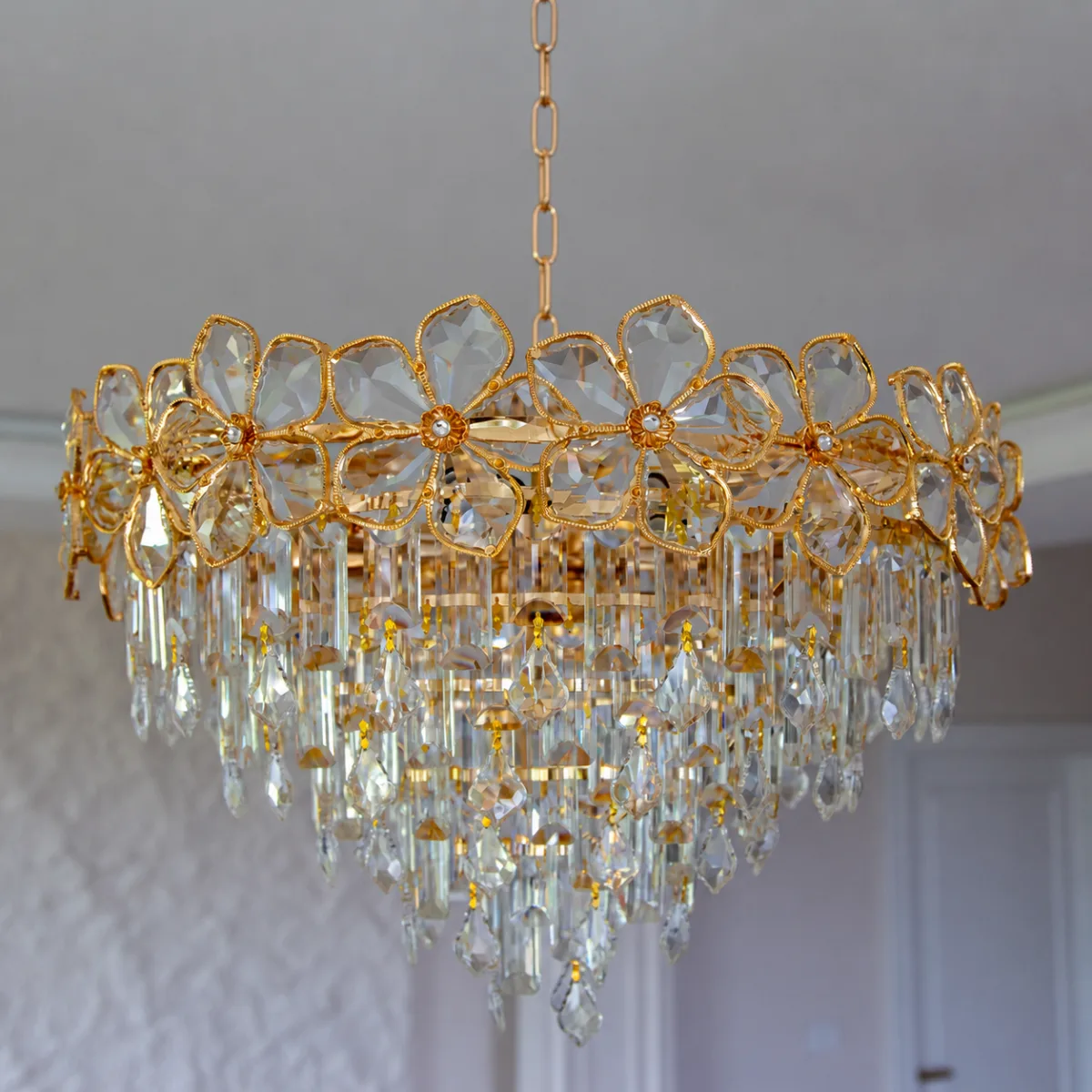 Candelabru Luxury Flower Cristal Gold 60 cm – Cristal K9 Premium și Metal Auriu, 10 Becuri E14, Design Luxos pentru Living și Dining - imagine 8