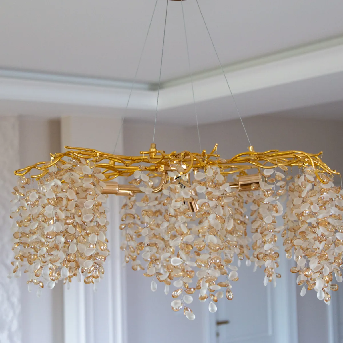 Candelabru Cristal Velvet Gold 80 cm – Cristal K9 Premium și Metal Auriu Gravat, 8 Surse E14, Design Luxos pentru Living, Dining sau Dormitor Master - imagine 6
