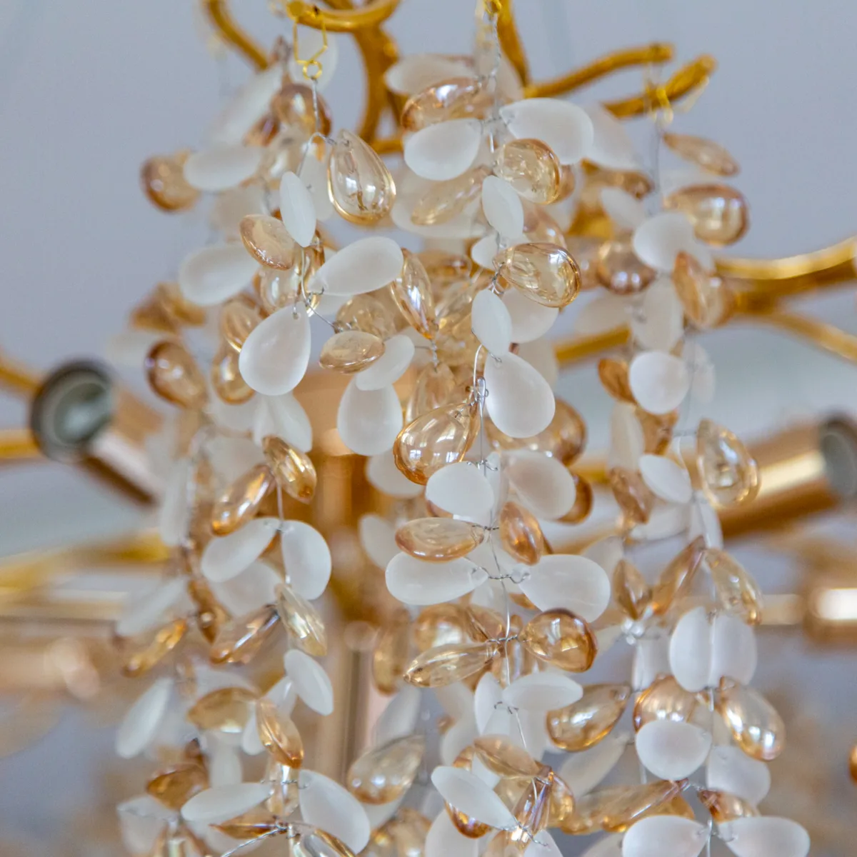 Candelabru Cristal Velvet Gold 80 cm – Cristal K9 Premium și Metal Auriu Gravat, 8 Surse E14, Design Luxos pentru Living, Dining sau Dormitor Master - imagine 7