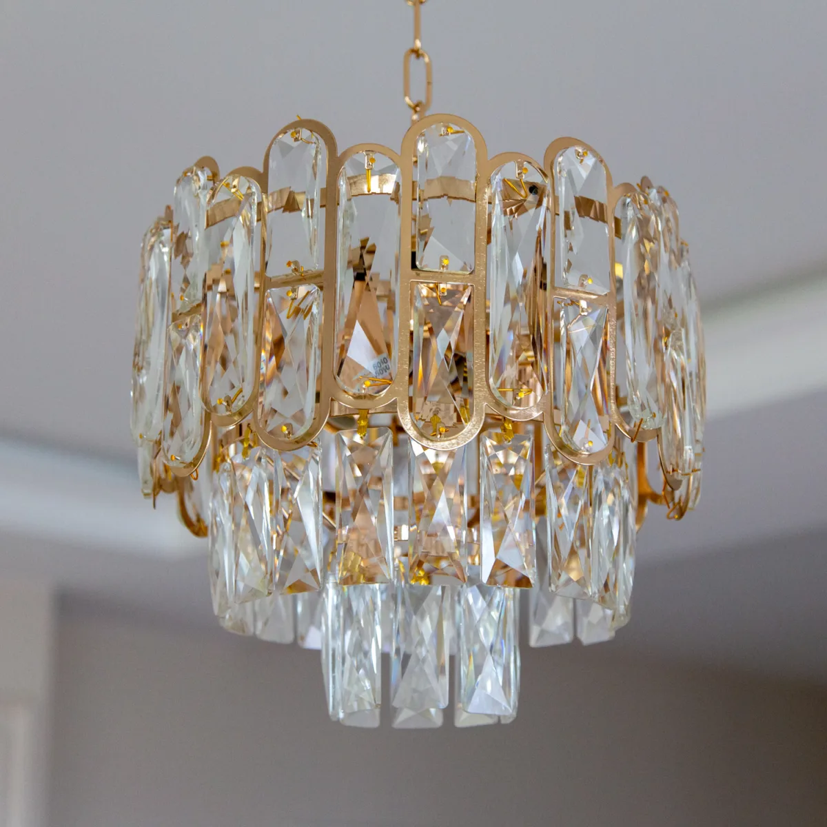 Candelabru Diamond Glow Gold 30 cm – Cristale K9 Transparente și Metal Auriu, 3 Surse E27, Design Elegant pentru Hol și Dormitor - imagine 3