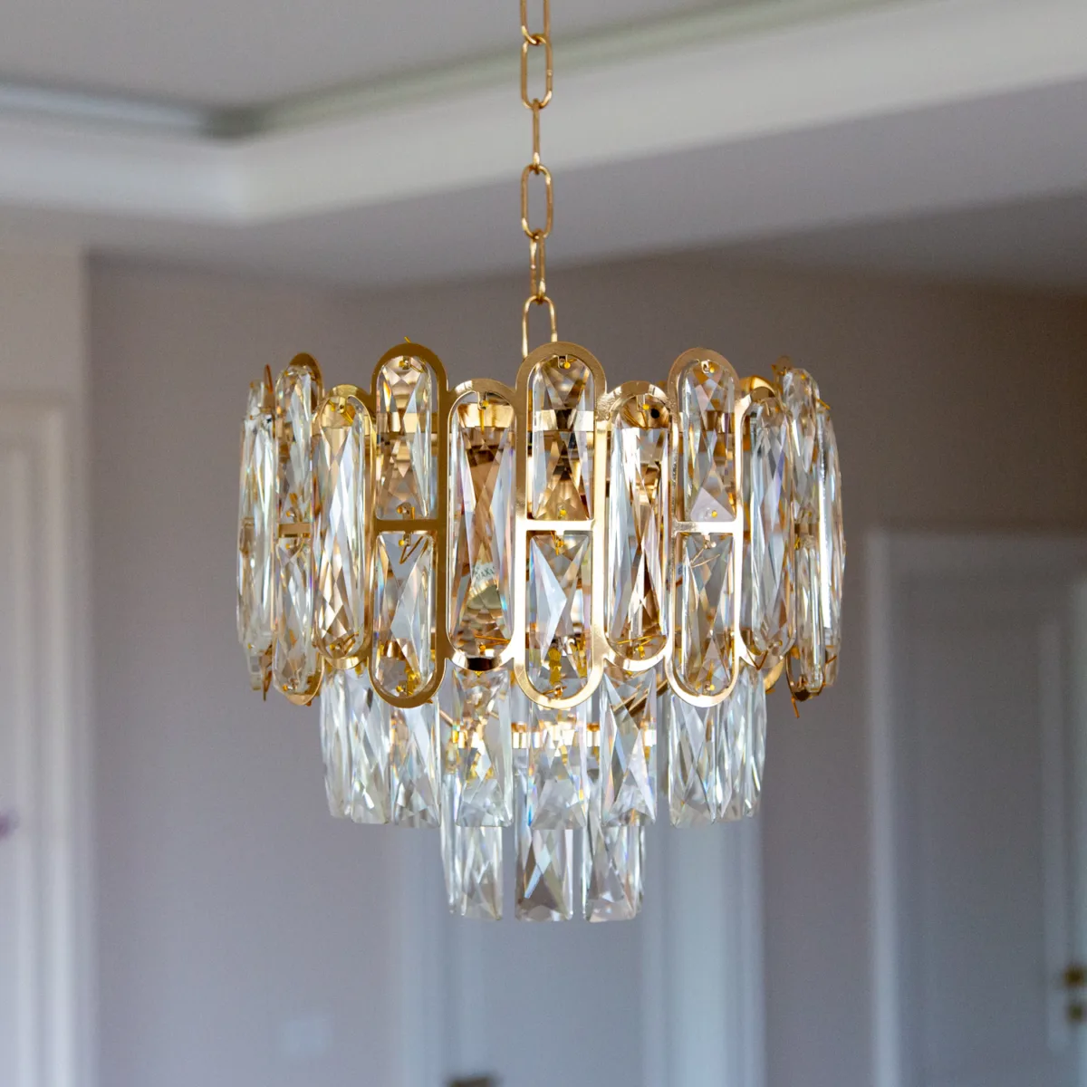 Candelabru Diamond Glow Gold 30 cm – Cristale K9 Transparente și Metal Auriu, 3 Surse E27, Design Elegant pentru Hol și Dormitor - imagine 8