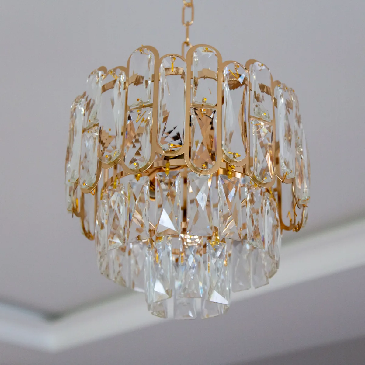 Candelabru Diamond Glow Gold 30 cm – Cristale K9 Transparente și Metal Auriu, 3 Surse E27, Design Elegant pentru Hol și Dormitor - imagine 9