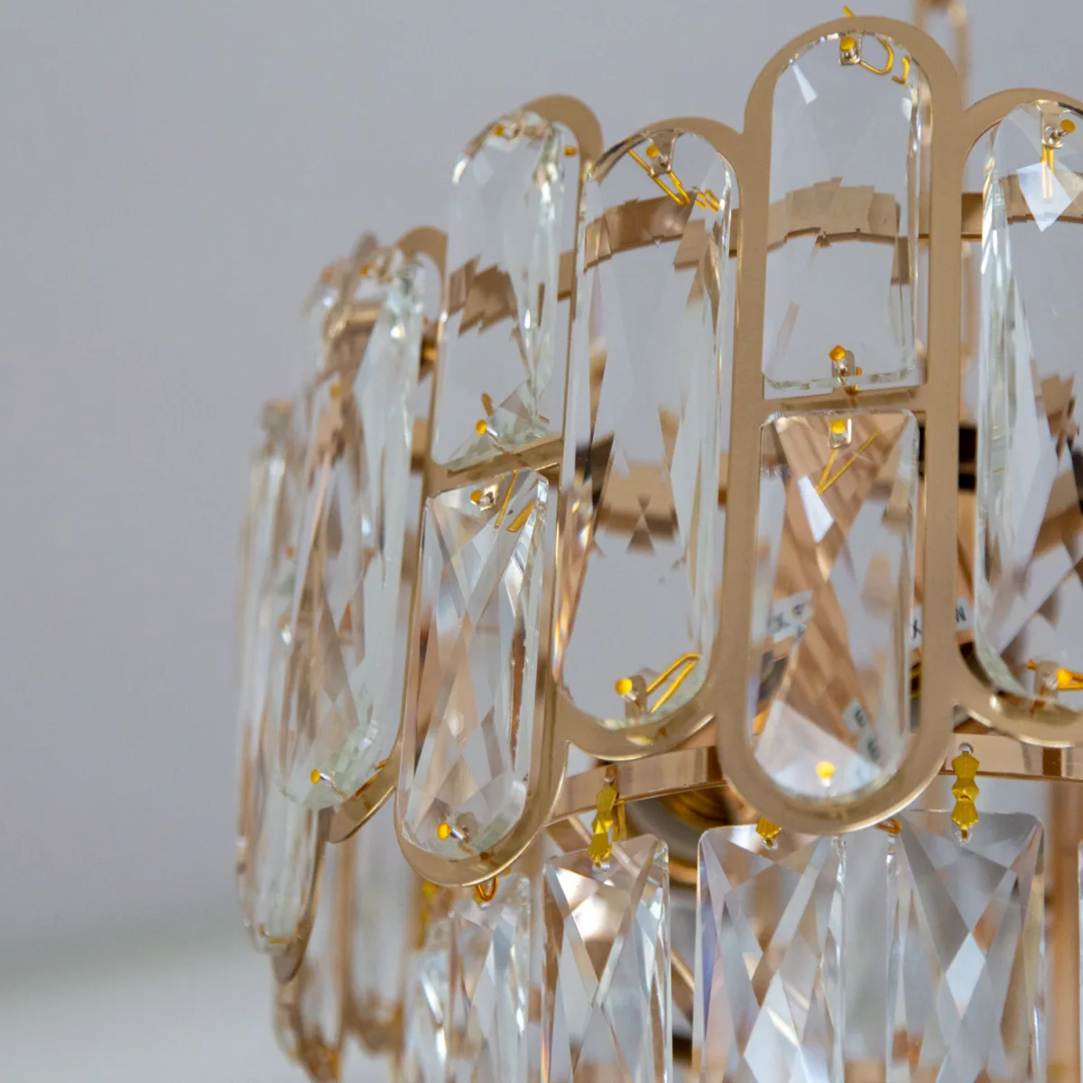 Candelabru Diamond Glow Gold 30 cm – Cristale K9 Transparente și Metal Auriu, 3 Surse E27, Design Elegant pentru Hol și Dormitor - imagine 10