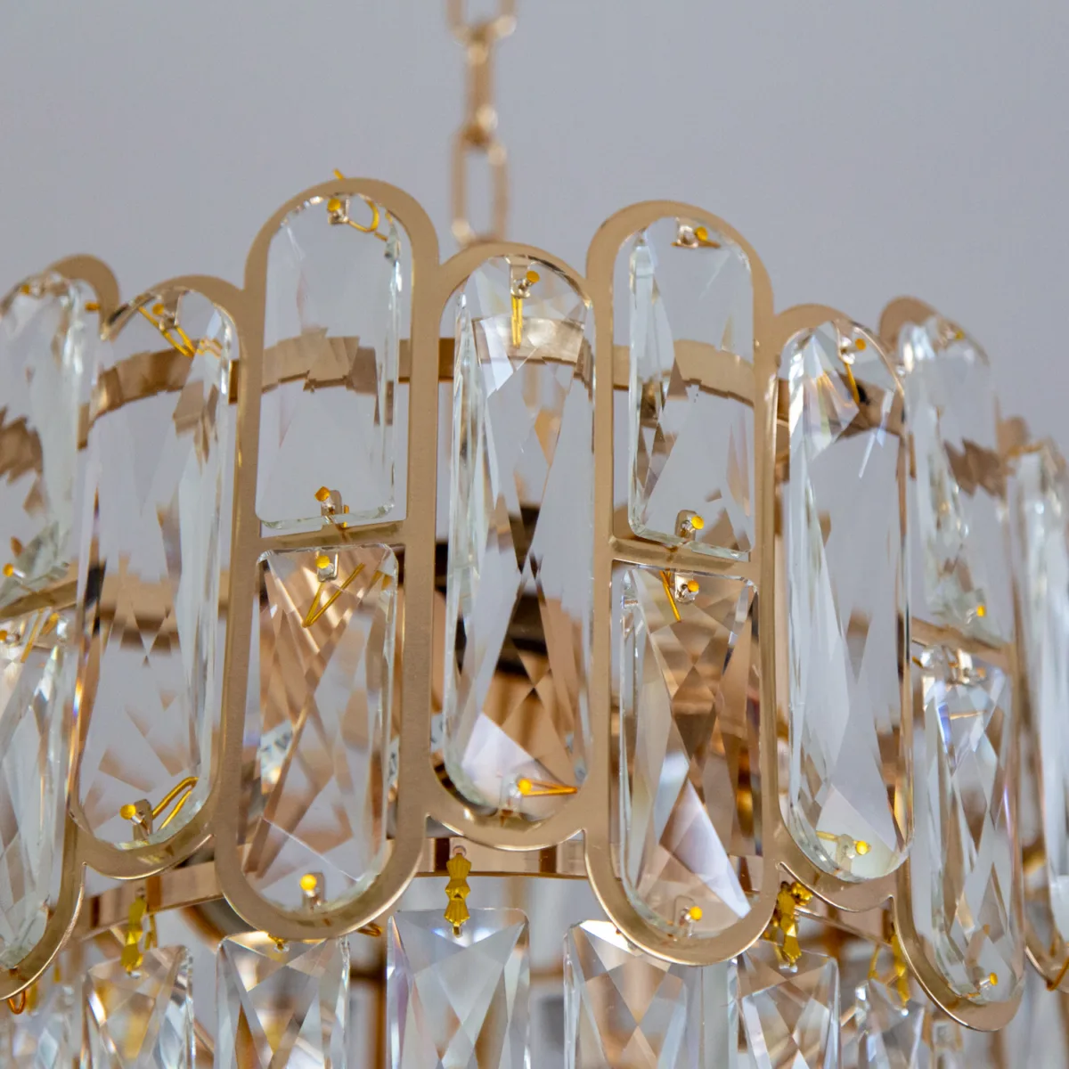 Candelabru Diamond Glow Gold 30 cm – Cristale K9 Transparente și Metal Auriu, 3 Surse E27, Design Elegant pentru Hol și Dormitor - imagine 11